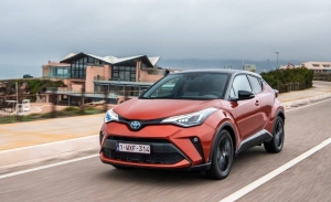 Precios del nuevo Toyota C-HR 2020, llega la motorización híbrida 180H