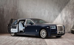 Rolls Royce Phantom Rose, una petición repleta de rosas blancas bordadas