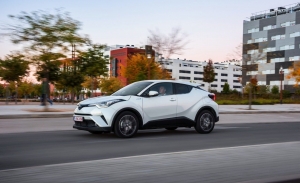 España - Noviembre 2019: El Toyota C-HR coge impulso