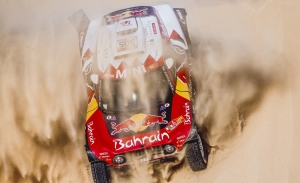 Carlos Sainz se muestra cauto: "Prudencia, aún queda mucha carrera"