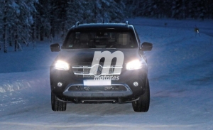 Descubrimos qué se esconde bajo estas nuevas fotos espía del Mercedes Clase X LWB
