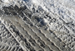 Conducir con nieve y hielo: todo lo que debes saber para viajar con seguridad