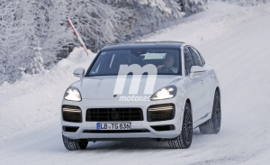 El Porsche Cayenne Coupé Turbo GT 2021 estrena el nuevo año en las pruebas de invierno