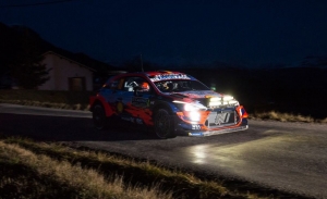 Thierry Neuville pone la magia en la noche del Rally de Montecarlo