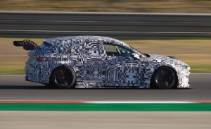 El nuevo Cupra TCR se deja ver en Portimao bajo 'kilos' de camuflaje