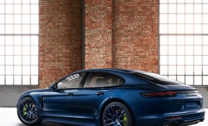 El Porsche Panamera estrena nuevo paquete SportDesign con llantas azules