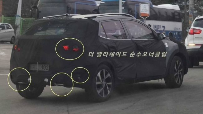 Kia Stonic 2021 - foto espía posterior