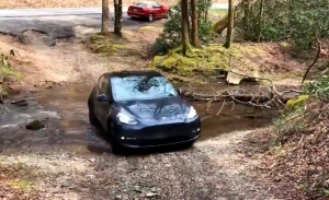 Este vídeo intentará hacerte creer que el Tesla Model Y tiene capacidad off-road