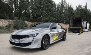 El nuevo Peugeot 508 Sport Engineered se traslada para posar en en el trazado de Terramar