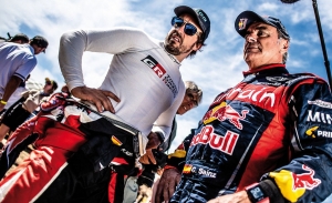 Alonso: "Compartir experiencia con Sainz y que ganase el Dakar fue bonito"