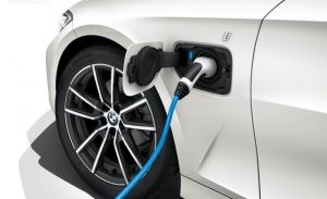 BMW despliega una ofensiva de versiones híbridas y de 48 Voltios en toda la gama hasta julio