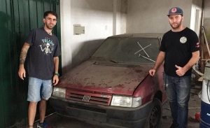 Un concesionario abandonado escondía varios Fiat y Alfa Romeo a estrenar