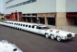 ¿Cuál es el coche más largo del mundo? Tiene piscina... ¡y helipuerto!