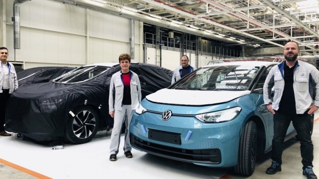 Volkswagen ID.4 Coupé junto al ID.4