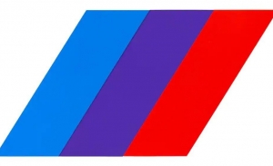 Azul, violeta y rojo. ¿Por qué son estos los colores del emblema de BMW M?