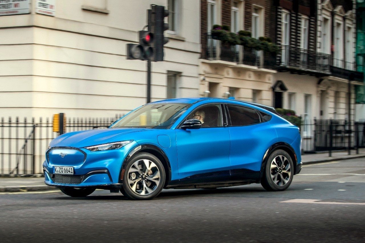 El nuevo Ford Mustang Mach-E carga su batería más rápido de lo previsto