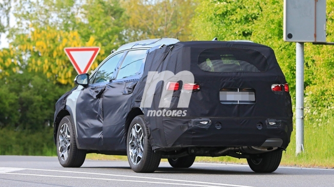Hyundai Santa Fe 2021 - foto espía posterior