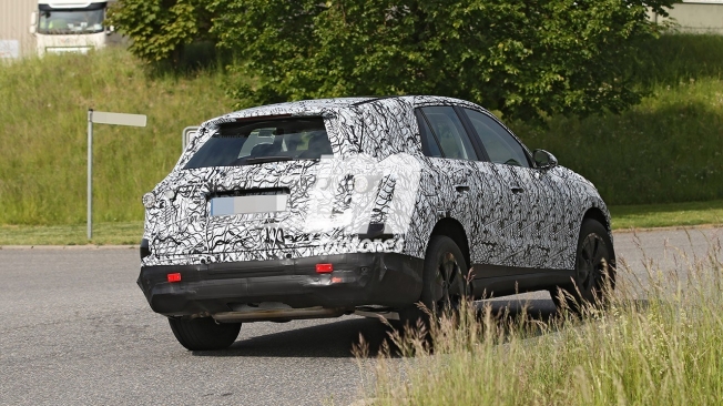 Mercedes GLC 2022 - foto espía posterior