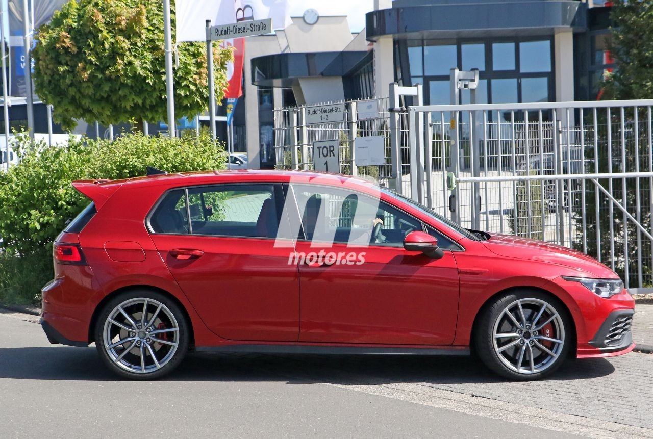 volkswagen-golf-gti-tcr-fotos-espia-nurburgring-2021-202067321-1589277828_35.jpg