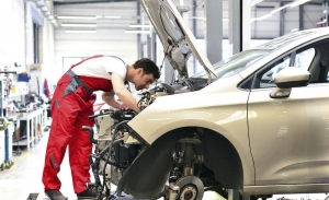 Por qué debes revisar el estado del aceite de tu coche tras el confinamiento y usar siempre uno de calidad