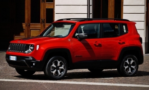El Jeep Renegade 4xe híbrido enchufable estrena versiones, estos son sus precios