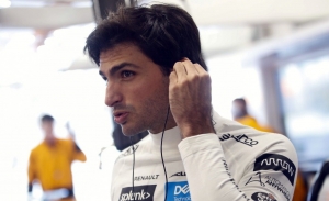 A Sainz le llueven consejos sobre Ferrari: «Debe controlar la ansiedad»