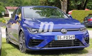 El nuevo Volkswagen Golf R 2021 vuelve a posar al descubierto en fotos espía
