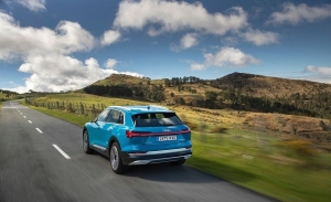 Conducir un coche eléctrico: sensaciones deportivas incluso con un solo pedal