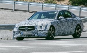 El Mercedes Clase C 2021 se deja ver a plena luz del día por el sur de Europa