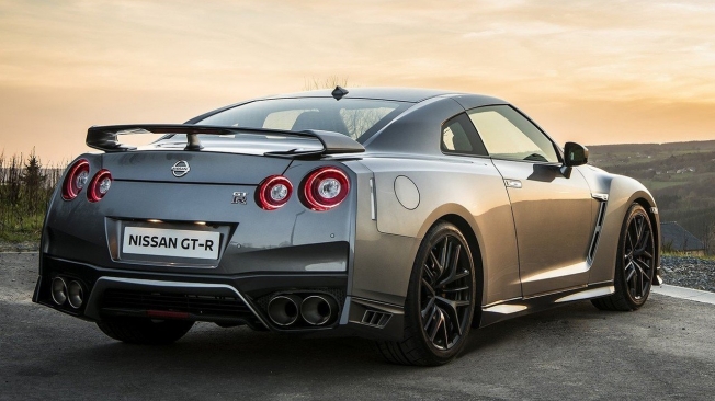 Nissan GT-R - posterior