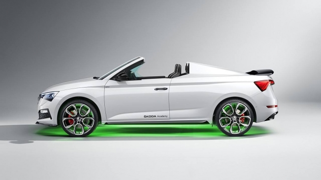 Skoda Slavia - lateral