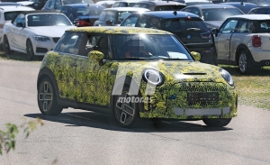 El MINI Cooper SE será actualizado, fotos espía del «facelift» que llega en 2021