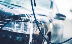 ¿Cuánto es la multa por lavar el coche en la calle?