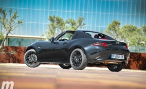 Prueba Mazda MX-5 RF Dark Red Edition, distinción sin renunciar a la diversión