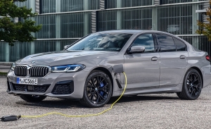 BMW 545e xDrive, una berlina híbrida enchufable que ofrece un gran rendimiento