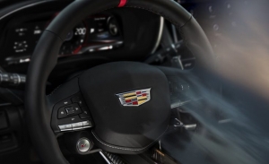 Cadillac desvela el volante de las versiones V-Series Blackwing a modo de teaser