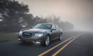 El Chrysler 300 logra sobrevivir un año más pero pierde la mitad de su gama