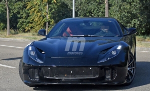 La versión potenciada del Ferrari 812 estrena configuración y la cazamos en Maranello