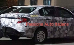 FIAT Tipo Sedán 2021, primeras fotos espía del «facelift» que está de camino