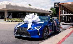 El Lexus LC 500 Cabrio subastado por 2 millones ya está con su propietario