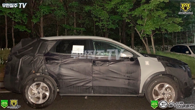 KIA Sportage 2021 - foto espía lateral