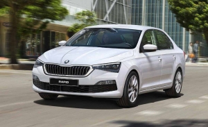 Rusia - Julio 2020: El nuevo Skoda Rapid sorprende en un mercado en crecimiento