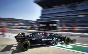 Bottas mantiene el control en Sochi, con Sainz entre los mejores