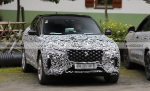 Nuevas fotos espía del Jaguar F-PACE facelift dejan ver una nueva imagen frontal