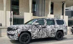 El Jeep Grand Wagoneer pierde camuflaje y revela su extremo parecido con el concept