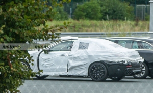 Cazan la nueva generación del Mercedes-AMG C 43 4MATIC 2021 medio desnuda