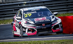 Néstor Girolami sobrevive a su Honda y gana en el debut del WTCR en Zolder