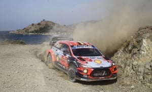 El pinchazo de Ogier deja a Neuville al frente del Rally de Turquía