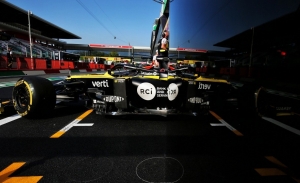 Renault negocia con la FIA un test para Alonso con el coche de 2020