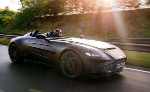 El primer ejemplar del radical Aston Martin V12 Speedster ya rueda en la calle